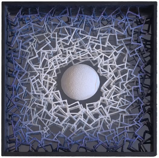Cercle de fragments — Bleu nuit, œuvre murale, 2024
