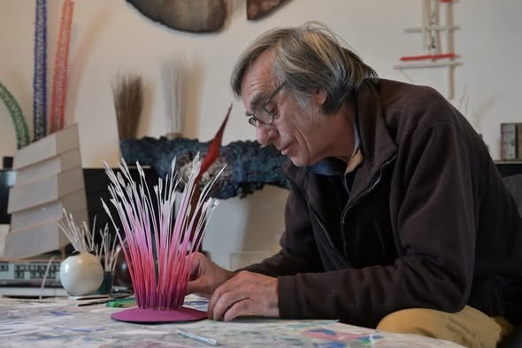 Guy Camut dans son atelier en Anjou